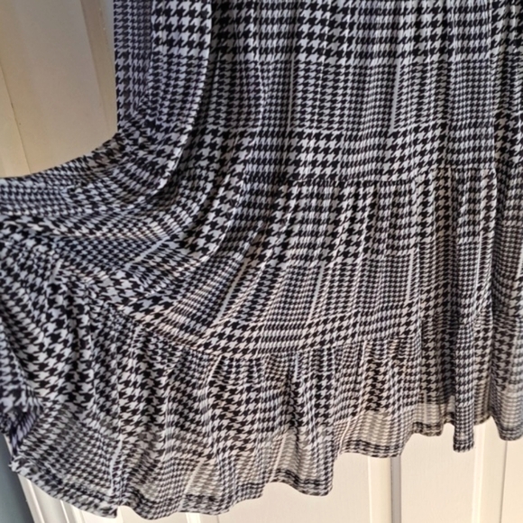 Lily Rose Houndstooth Tiered A-Line Flowy  Stretch Chic Long Sleeve Mini Dress - Picture 5 of 12